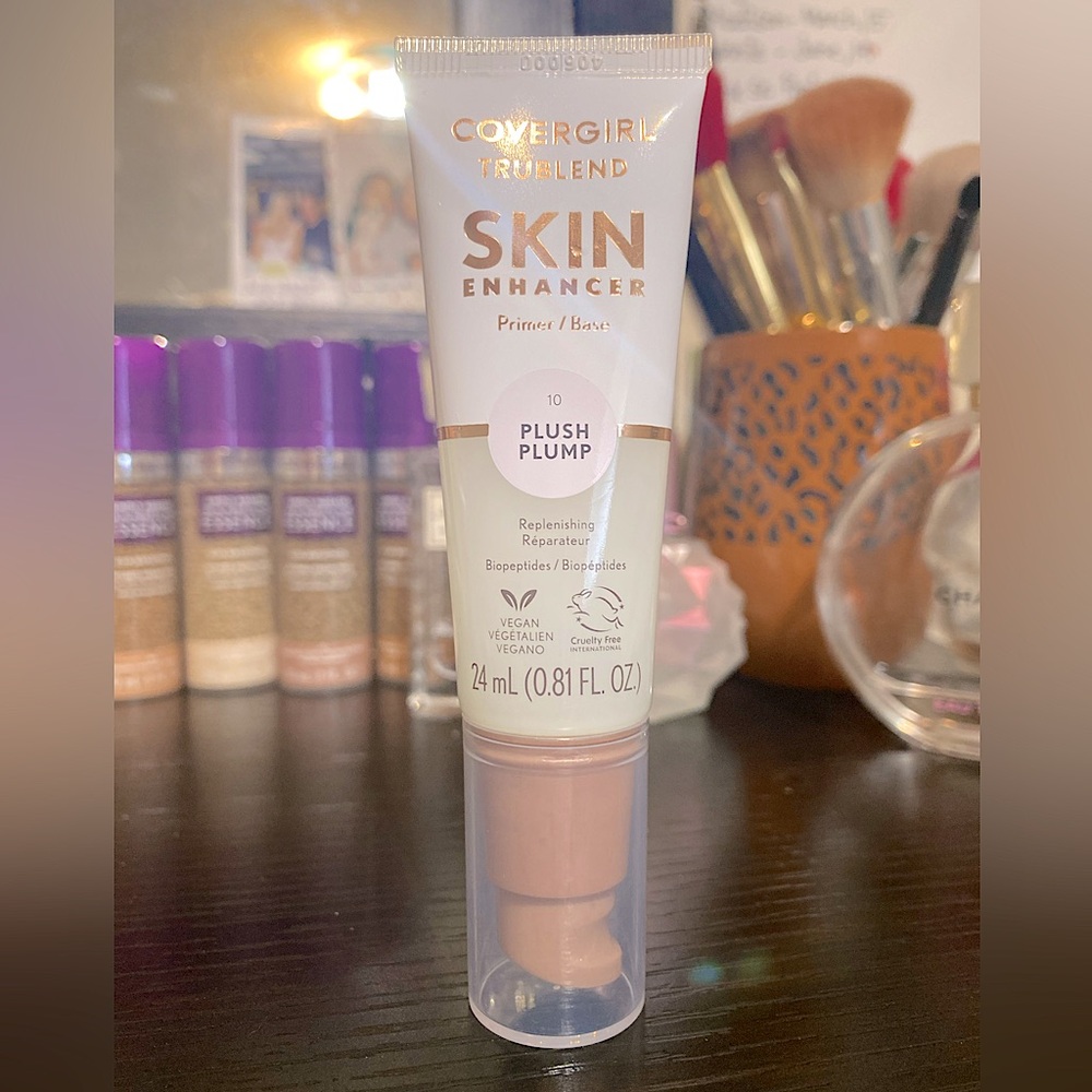 NWT Plush Pump “Skin Enhancer” Primer Base Covergirl. Full size product